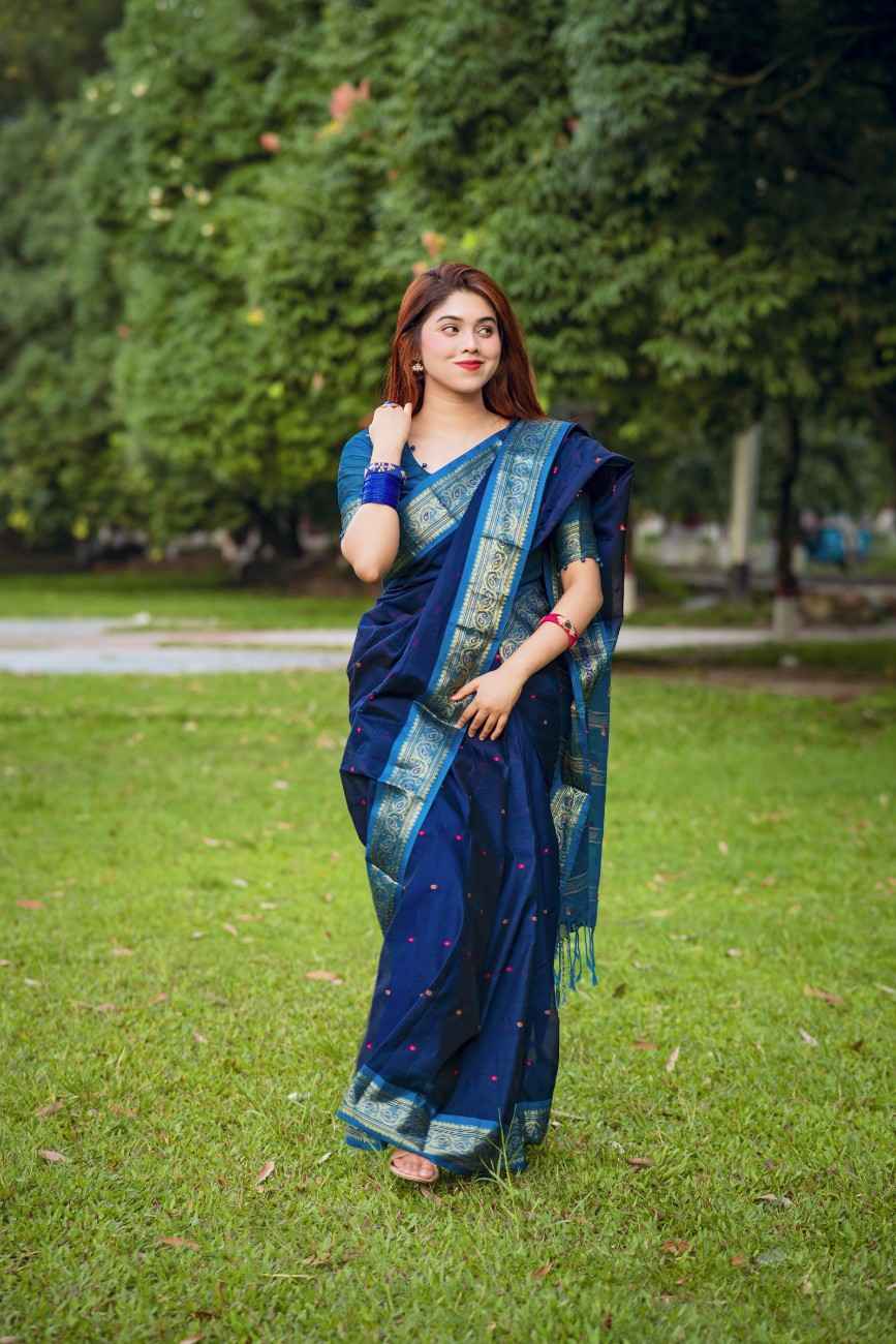 বাহারি দেশীয় মাসলাই সফট কটন সুতি শাড়ি - সুতার কাজের অনন্য সৌন্দর্য! (কোড: 605) - Image 2