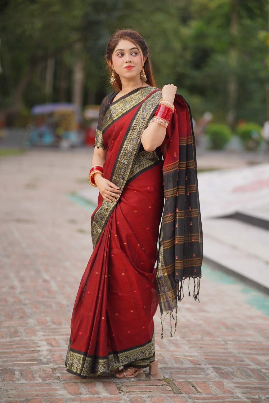 বাহারি দেশীয় সফট কটন সুতি শাড়ি - সুতার কাজের অনন্য সৌন্দর্য! (কোড: 606) - Image 2