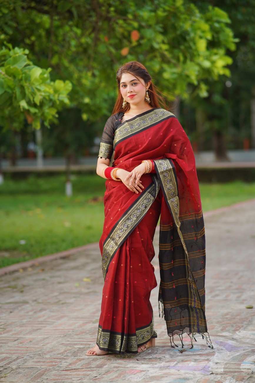 বাহারি দেশীয় সফট কটন সুতি শাড়ি - সুতার কাজের অনন্য সৌন্দর্য! (কোড: 606) - Image 4