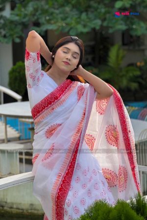 প্রিমিয়াম এম্বয়ডারী এবং সুতার কাজ করা শাড়ি সাথে রানিং ব্লাউস পিস থাকবে (Code PBS216)