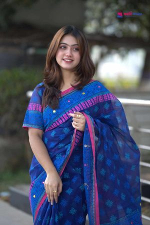 প্রিমিয়াম বুটিক শাড়ি, এম্বয়ডারী এবং সুতার কাজ করা সাথে রানিং ব্লাউস পিস থাকবে (Code PBS237)