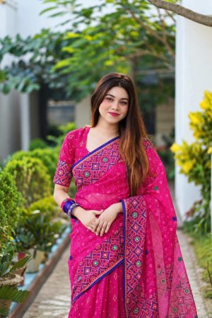 প্রিমিয়াম বুটিক শাড়ি, এম্বয়ডারী এবং সুতার কাজ করা সাথে রানিং ব্লাউস পিস থাকবে (Code PBS248)