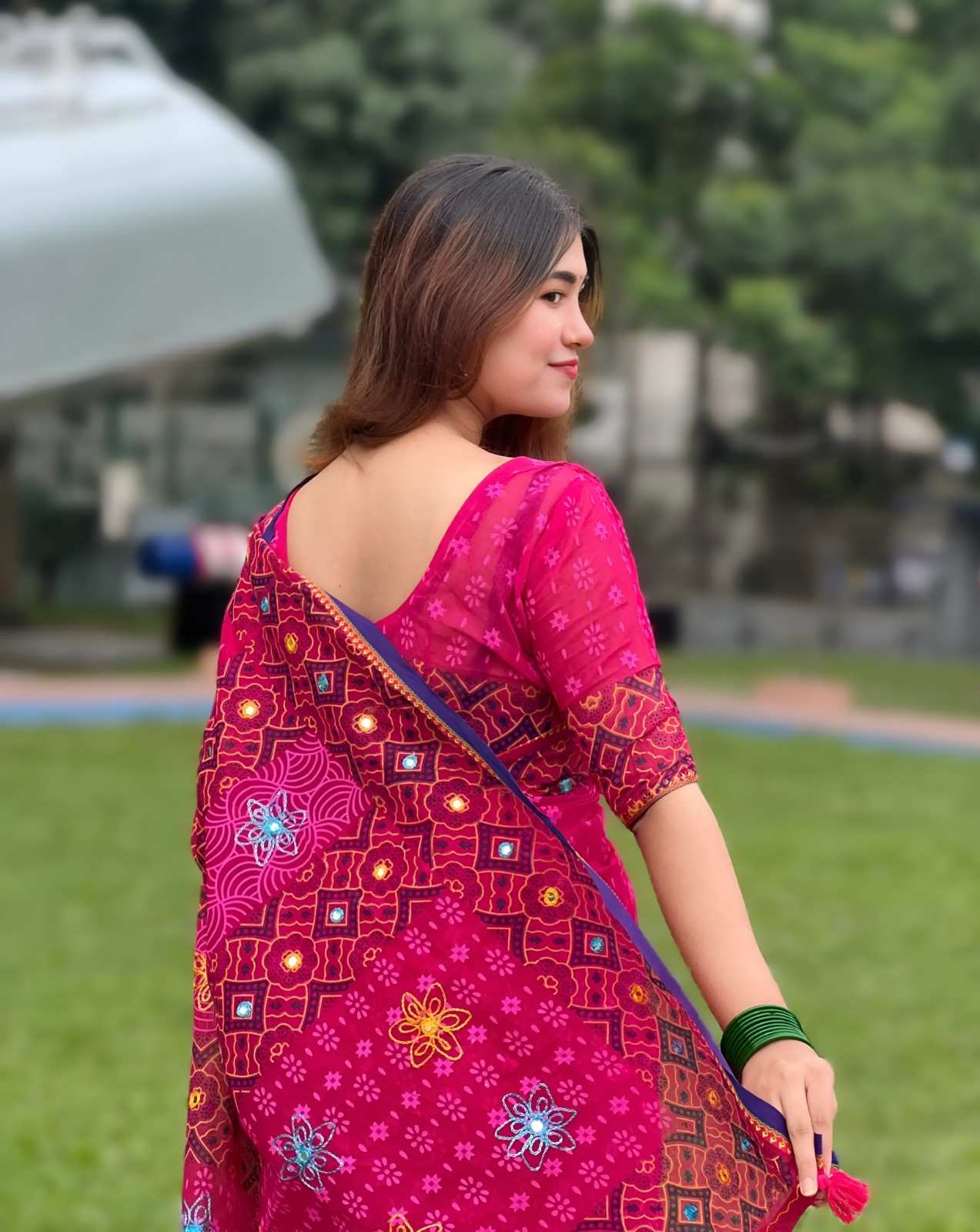 প্রিমিয়াম বুটিক শাড়ি, এম্বয়ডারী এবং সুতার কাজ করা সাথে রানিং ব্লাউস পিস থাকবে (Code 257) - Image 2